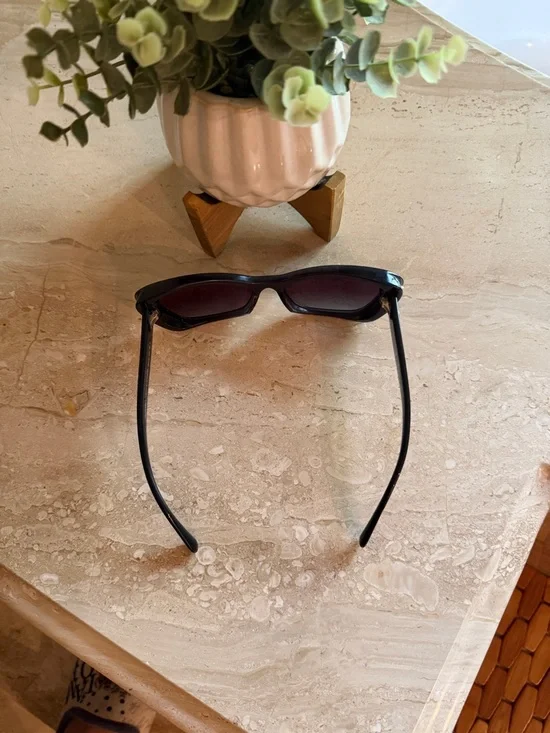 CHANEL Black Pearl-Embellished Cat-Eye Sunglasses with Gold CC - Picture 6 of 11